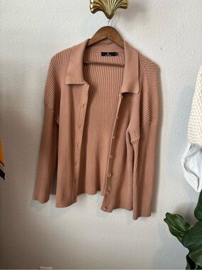 Ribbed Button-Front Cardigan in Beige